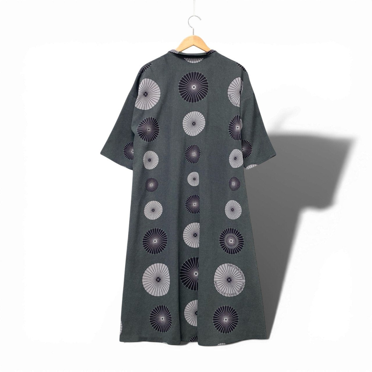 14c3 【美品】 SHISENDO TOMO COLLECTION 詩仙堂 7分袖 オープンカラーワンピース ロングワンピース ちりめん 総柄プリント レディース女性服 グレー ポリエステル100％u02t