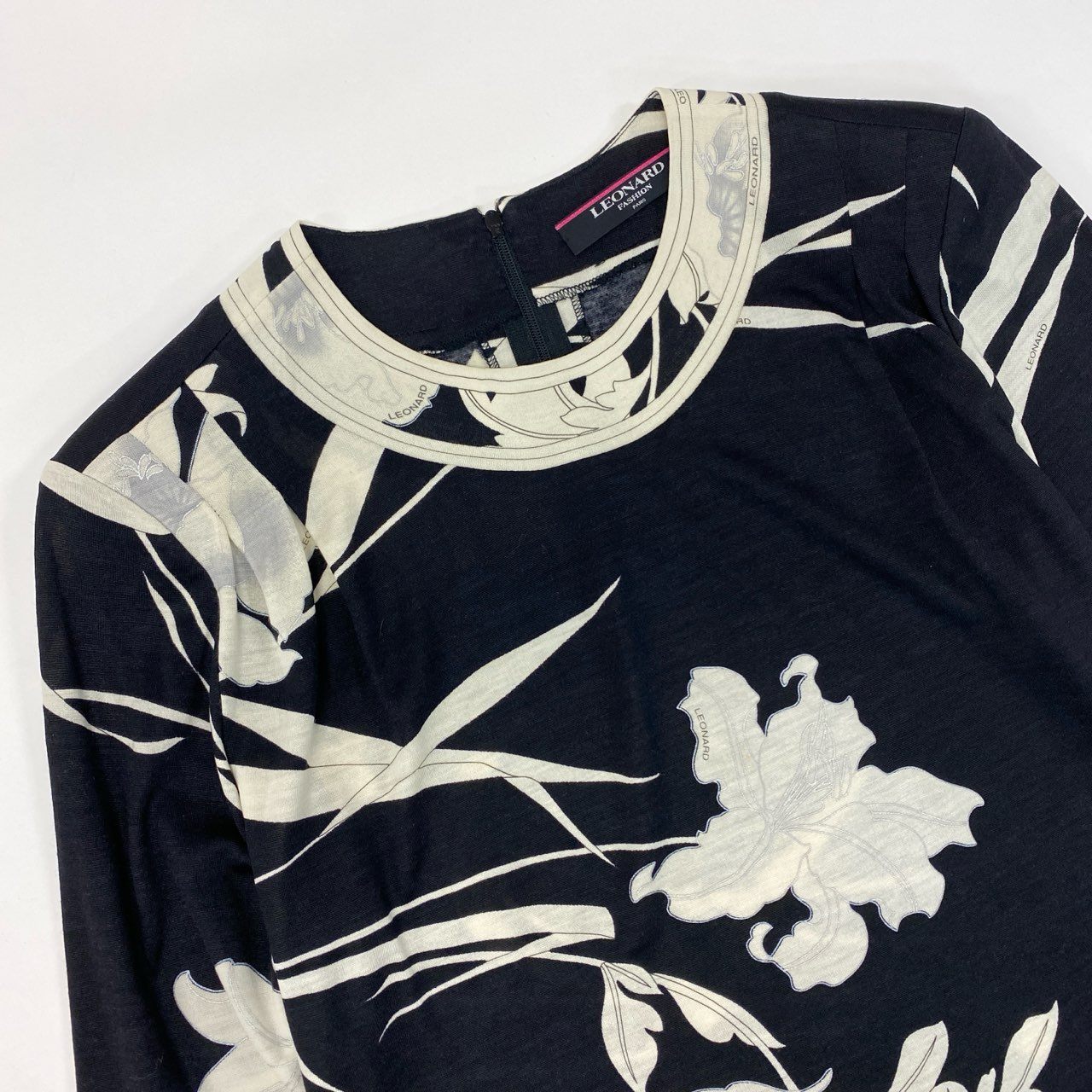 38k16【美品】LEONARD レオナール 長袖カットソー クルーネック 花柄 0369114 Mサイズ ブラック アイボリー レディースu02t