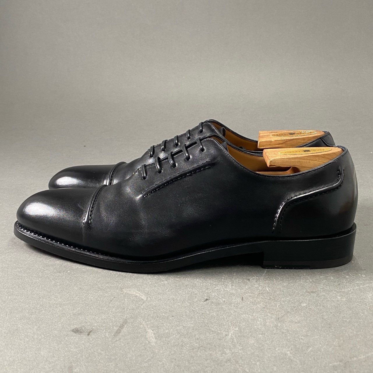 3f7 《美品》 Salvatore Ferragamo サルヴァトーレ フェラガモ キャップトゥ ドレスシューズ 7 1/2 ブラック レザー ビジネス フォーマル TRAMEZZA