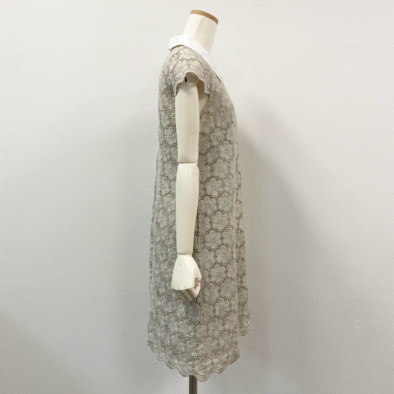 41i26《美品》FOXEY フォクシー リネンフラワーワンピース 半袖ワンピース カットワーク 膝丈 35330-SOFG12K 38サイズ ベージュ レディースk02i