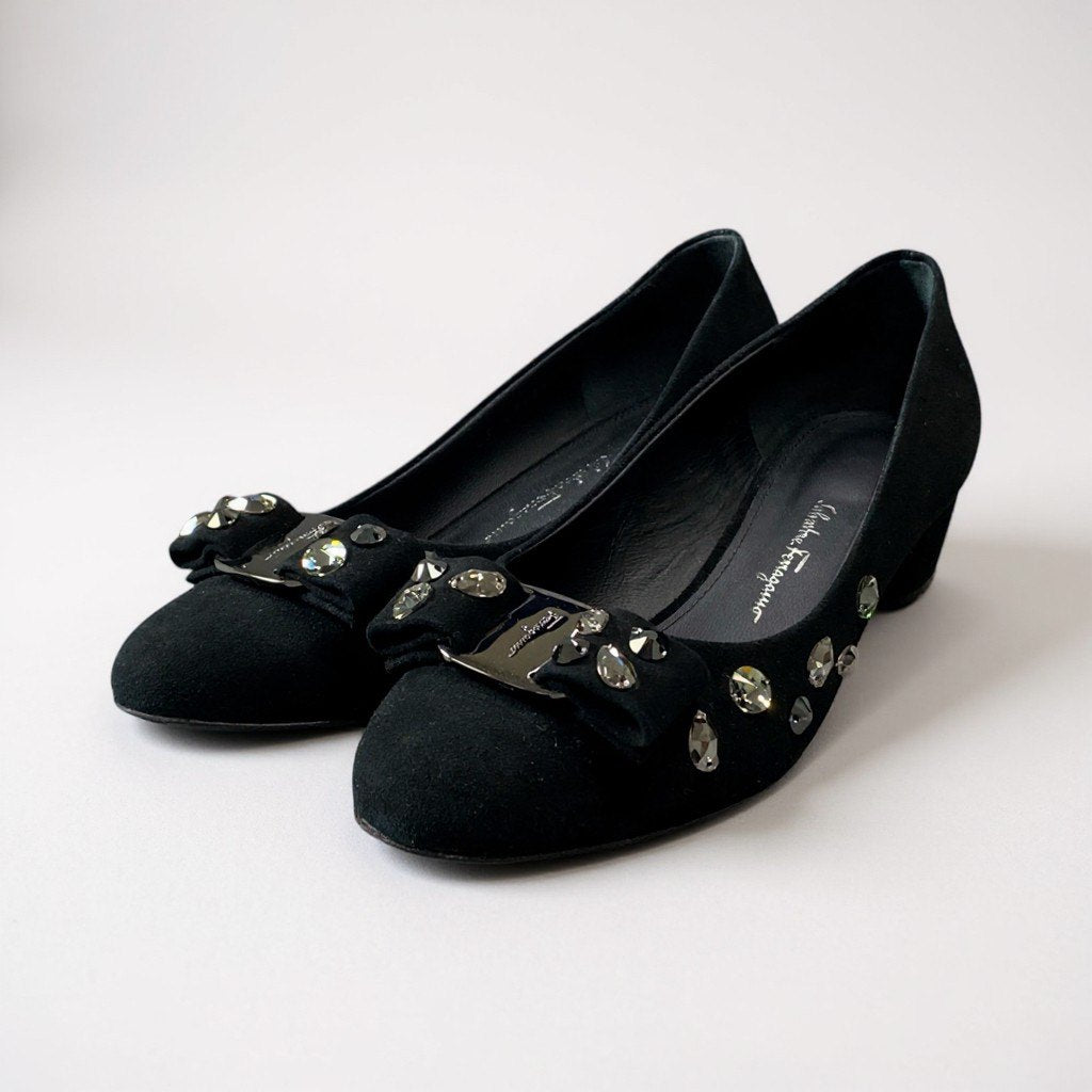 3a5【美品】Salvatore Ferragamo サルヴァトーレフェラガモ VARASW ビジュー付き ヴァラ レザーパンプス サイズ5D ブラック スウェード レディース 女性用 靴k02i
