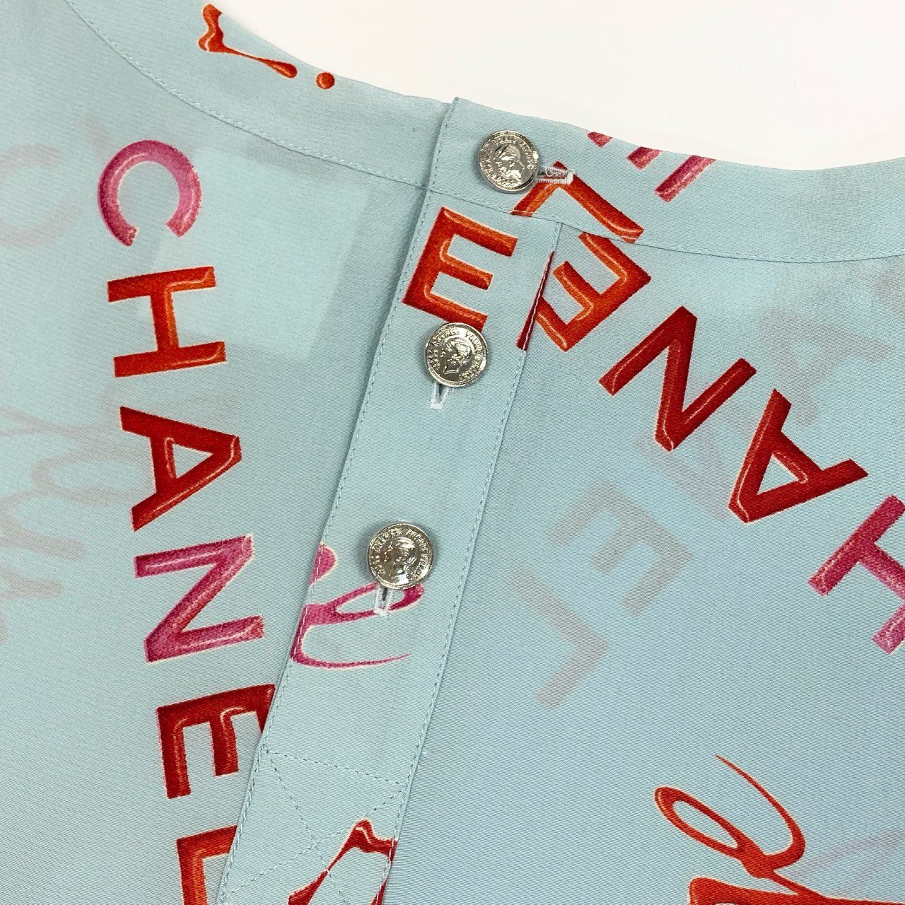 Ca15 【archive】CHANEL ヴィンテージ シャネル 1996年 96P ロゴプリント シルクブラウス 半袖ブラウス サイズ36 ブルー系 レディース トップスta1