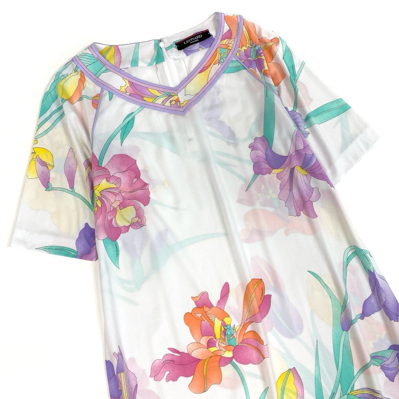 30b11 LEONARD レオナール 半袖Vネック花柄ワンピース カンカン素材 ストレッチ 0390322 40サイズ ホワイト レディース 女性用u02t