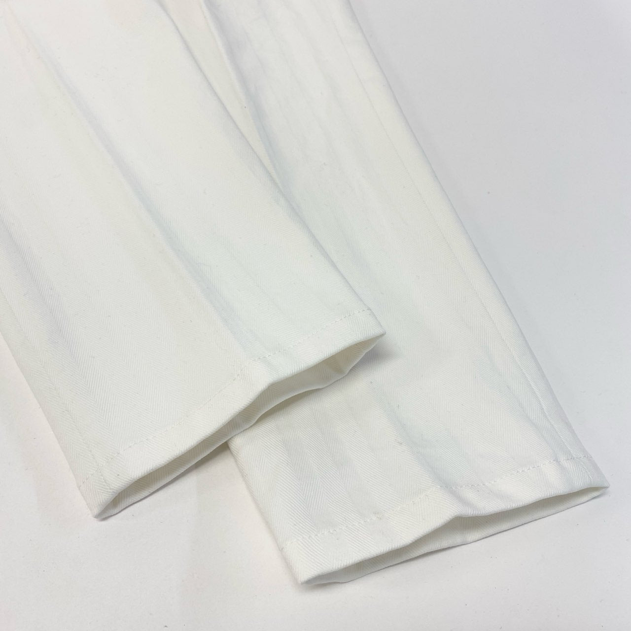 72a28 BRUNELLO CUCINELLI ブルネロクチネリ LEISURE FIT スラックスパンツ ボトムパンツ 44サイズ ホワイト メンズ 男性用u02t