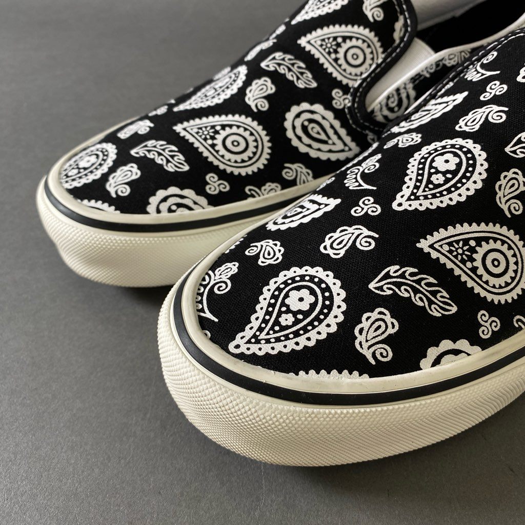 9h4 VANS ヴァンズ バンズ CLASSIC SLIP-ON クラシックスリッポン ローカットスニーカー ペイズリー柄 シューズ 28cm ブラック ホワイト