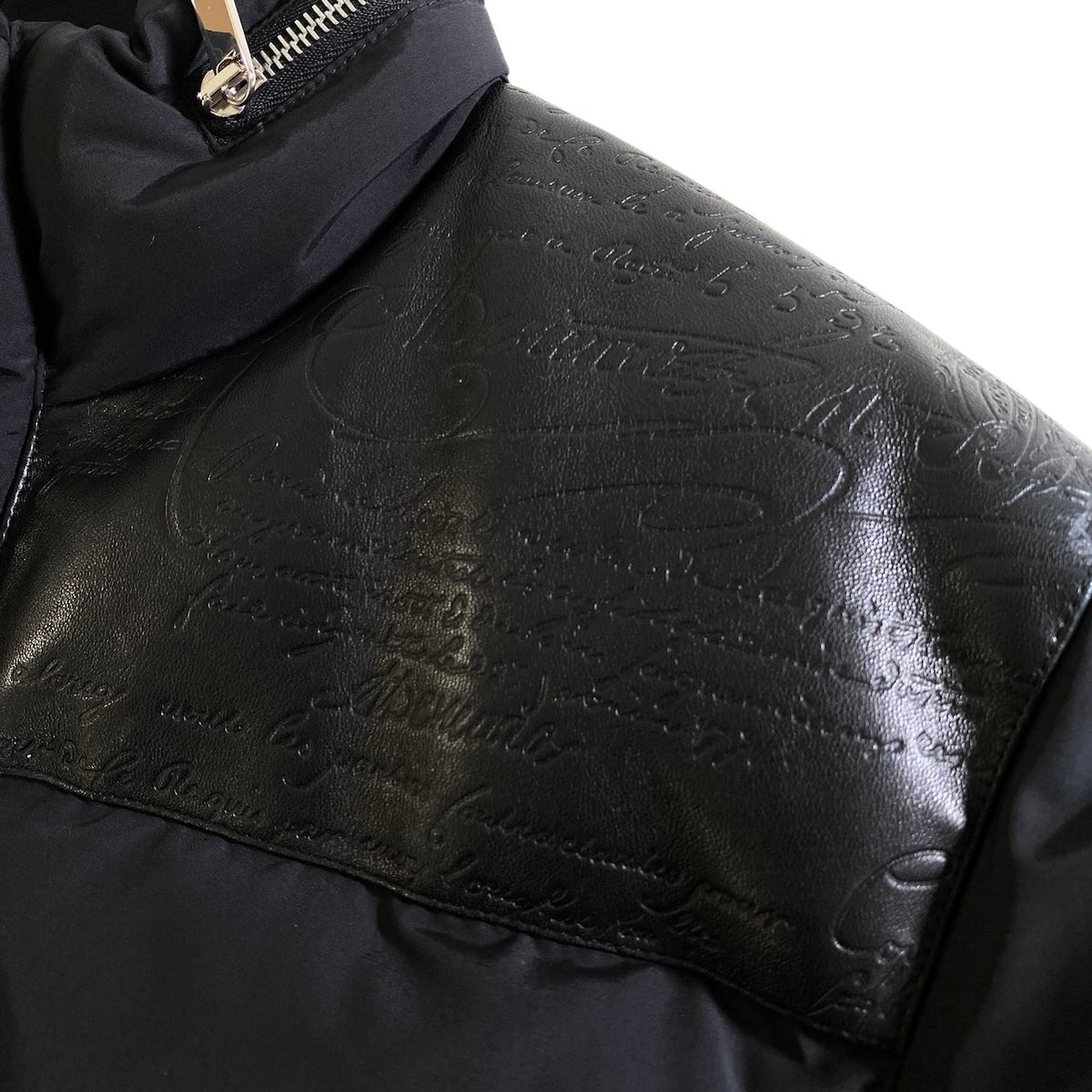 10j28《入手困難》 Berluti ベルルッティ カリグラフィー レザー使い ダウンジャケット R18OBL90W Size 48 ブラック ガーメント付t18r