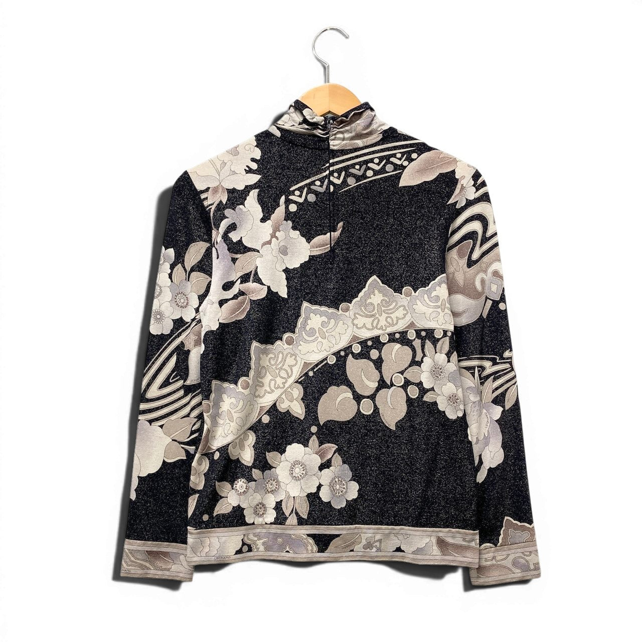 49f17 LEONARD FASHION レオナール ハイネック ロングスリーブカットソー 美しい花柄プリント ラメ糸 ストレッチ サイズM ブラック系 レディース 女性服u02t