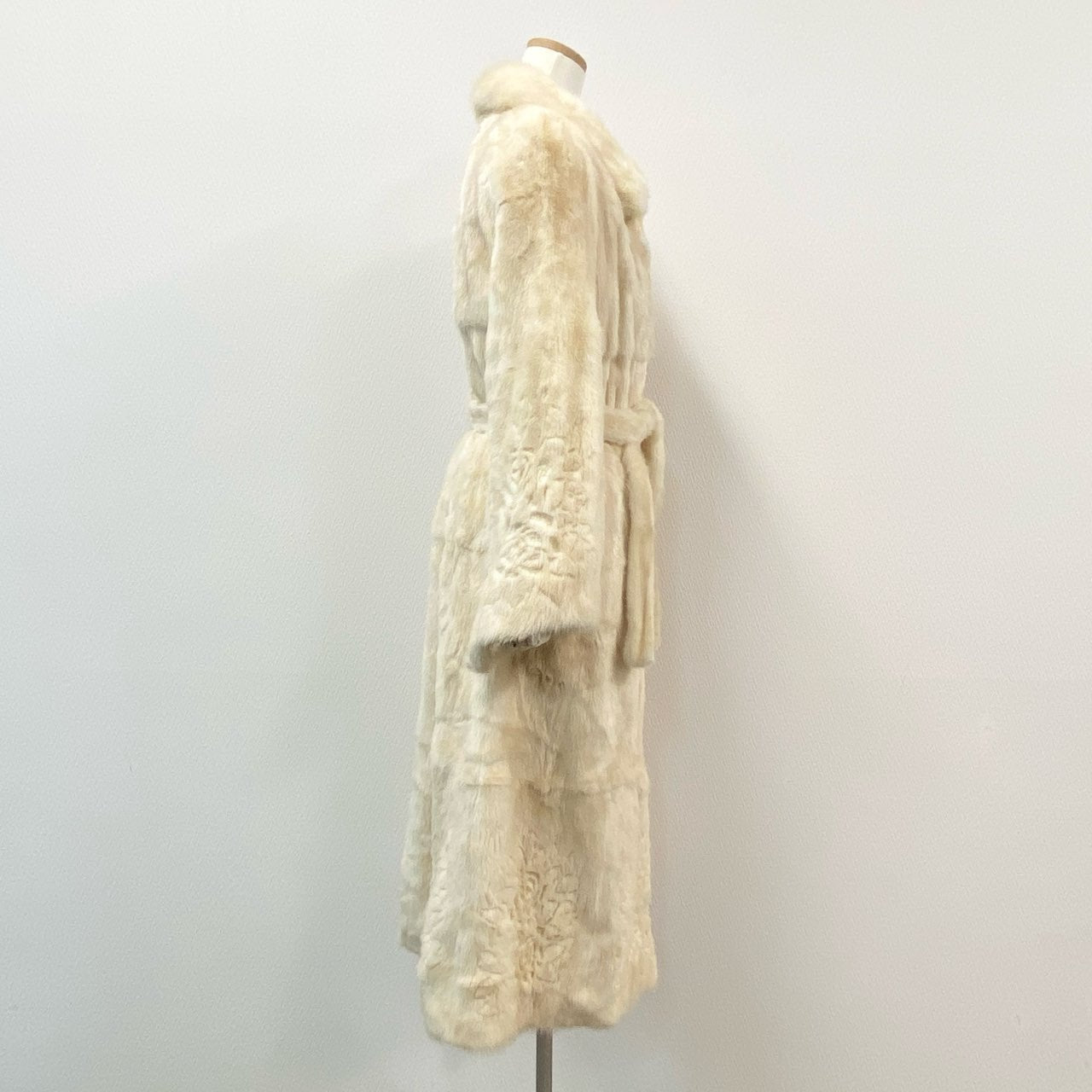 48k2《超希少》 Pellicce Moda ペリーチェモーダ パールミンク フラワーカービングデザイン 超ロングコート 120cm ホワイト 最高級本毛皮 MINK FURt18r