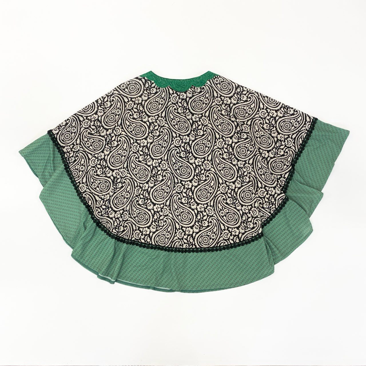 44k28 TOKUKO 1er VOL トクコプルミエヴォル ポンチョ 伸縮ストレッチ ペイズリー柄 総柄 フロント刺繍 レース装飾 レディース トップス 9 マルチカラーu02t