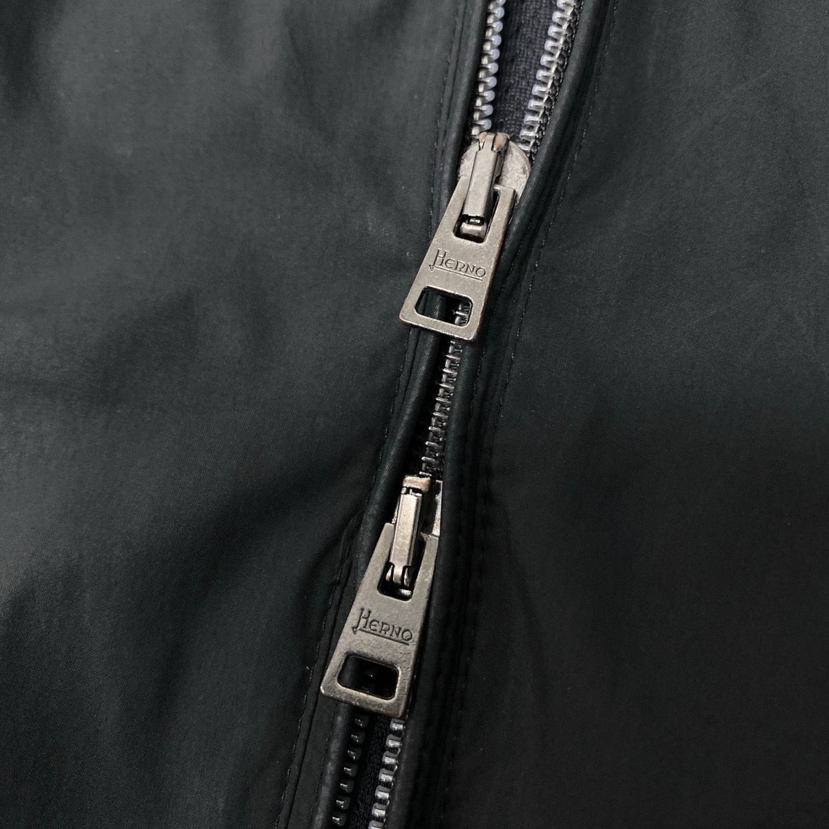 18f15 HERNO ヘルノ ジップアップジャケット ブルゾン ダブルジップ アウター イタリア製 44サイズ ブラック ポリエステル100％ メンズ 男性用u02t
