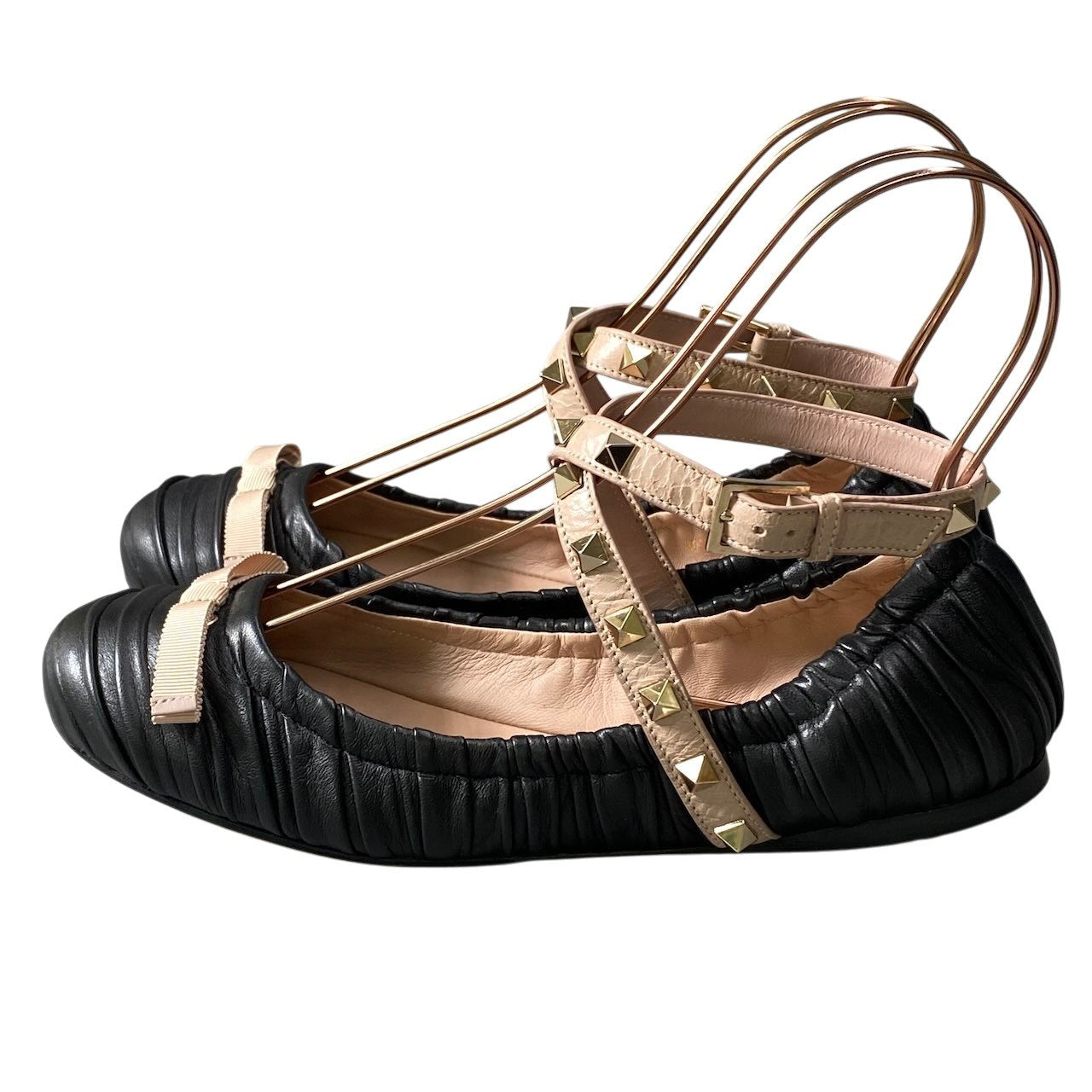 g7 VALENTINO GARAVANI ヴァレンティノ ガラバーニ ロックスタッズ バレエシューズ パンプス 38 ブラック ピンクu02t