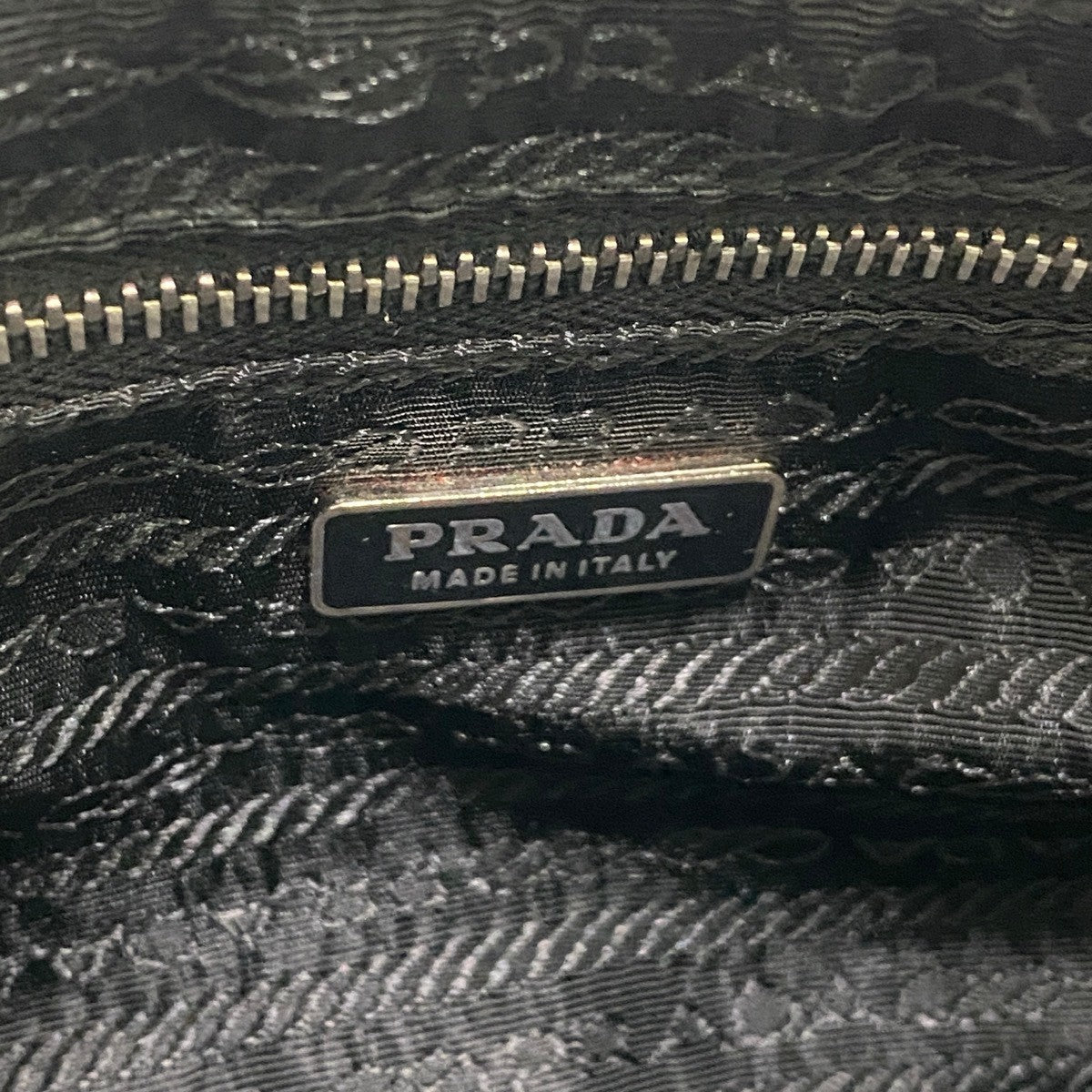 g31 PRADA アクセサリーポーチ ハンドバッグ 三角ロゴプレート ナイロン ブラック ナイロン レディース 女性用ta1