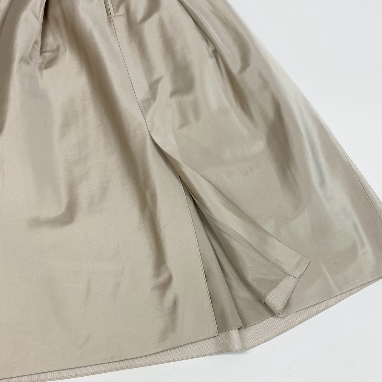 26j24 Drawer ドゥロワー シルクフロントタックスカート フレアスカート シルク 6524-299-1754 36サイズ ベージュ レディースu02t