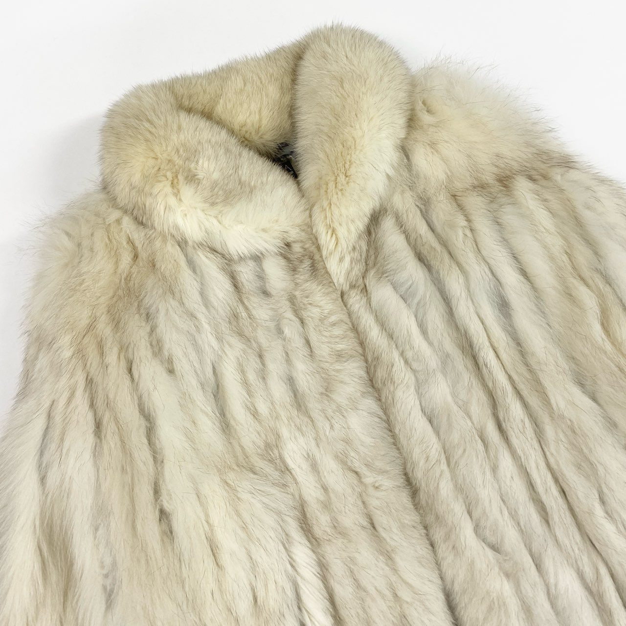 49k19 SAGA FOX サガフォックス 銀サガ ブルーフォックス ファーコート 13 ホワイト 本毛皮 FOX FUR リアルファーt18r