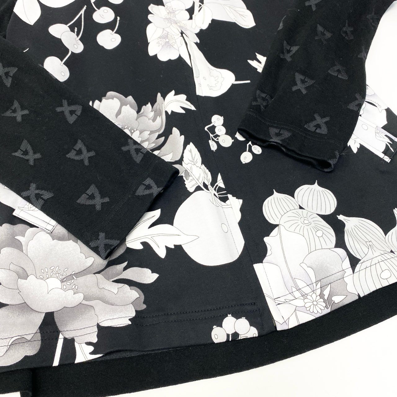 11b6【美品】LEONARD SPORT レオナール スポーツ ハイネックジップアップニットジャケット 美しい花柄プリント 素材切替 0558331 42サイズ モノトーン レディース 女性用u02t