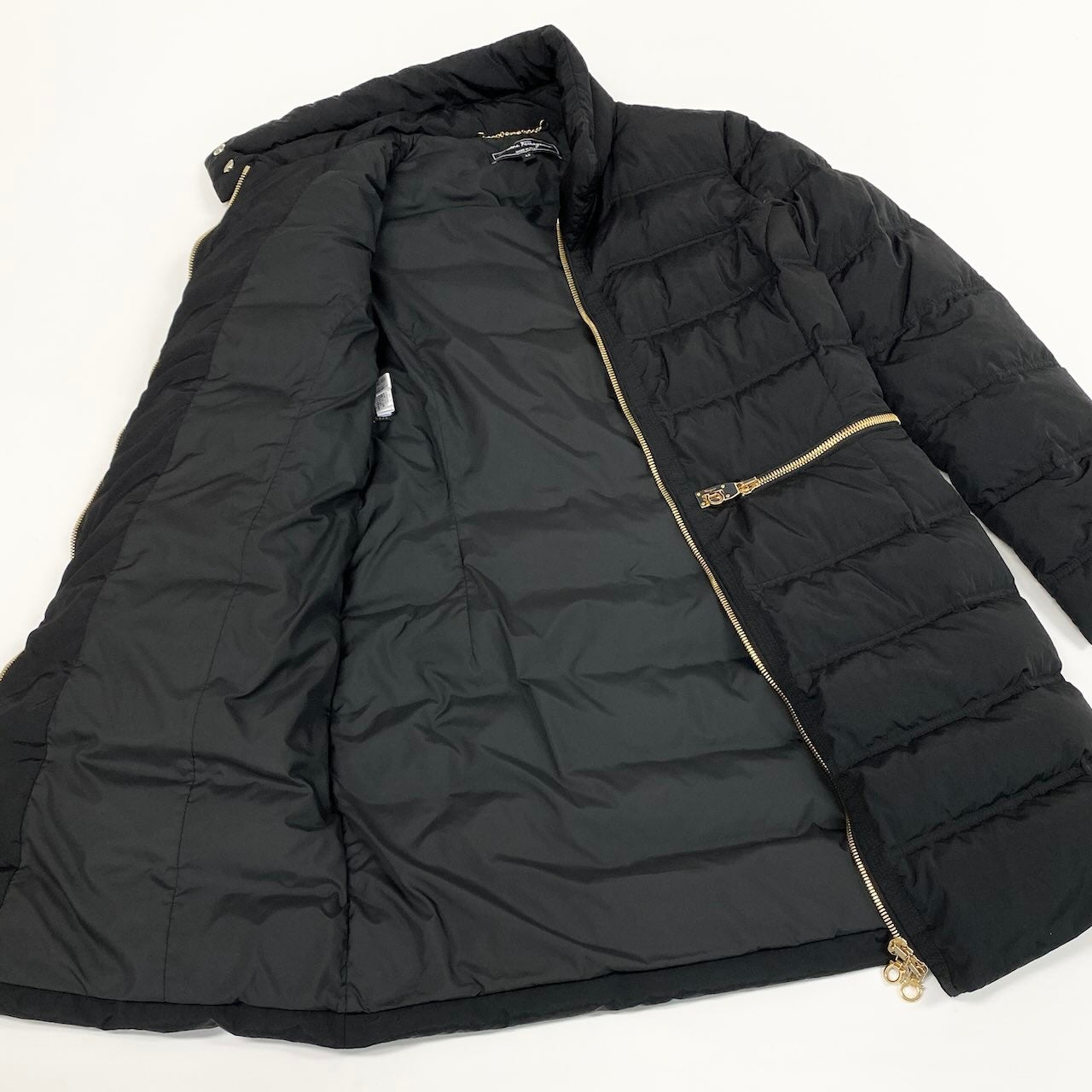 23e14 Salvatore Ferragamo サルヴァトーレフェラガモ ロングダウンコート ガンチーニゴールド金具 アウター 42サイズ ブラック ゴールド レディース 女性用u02t
