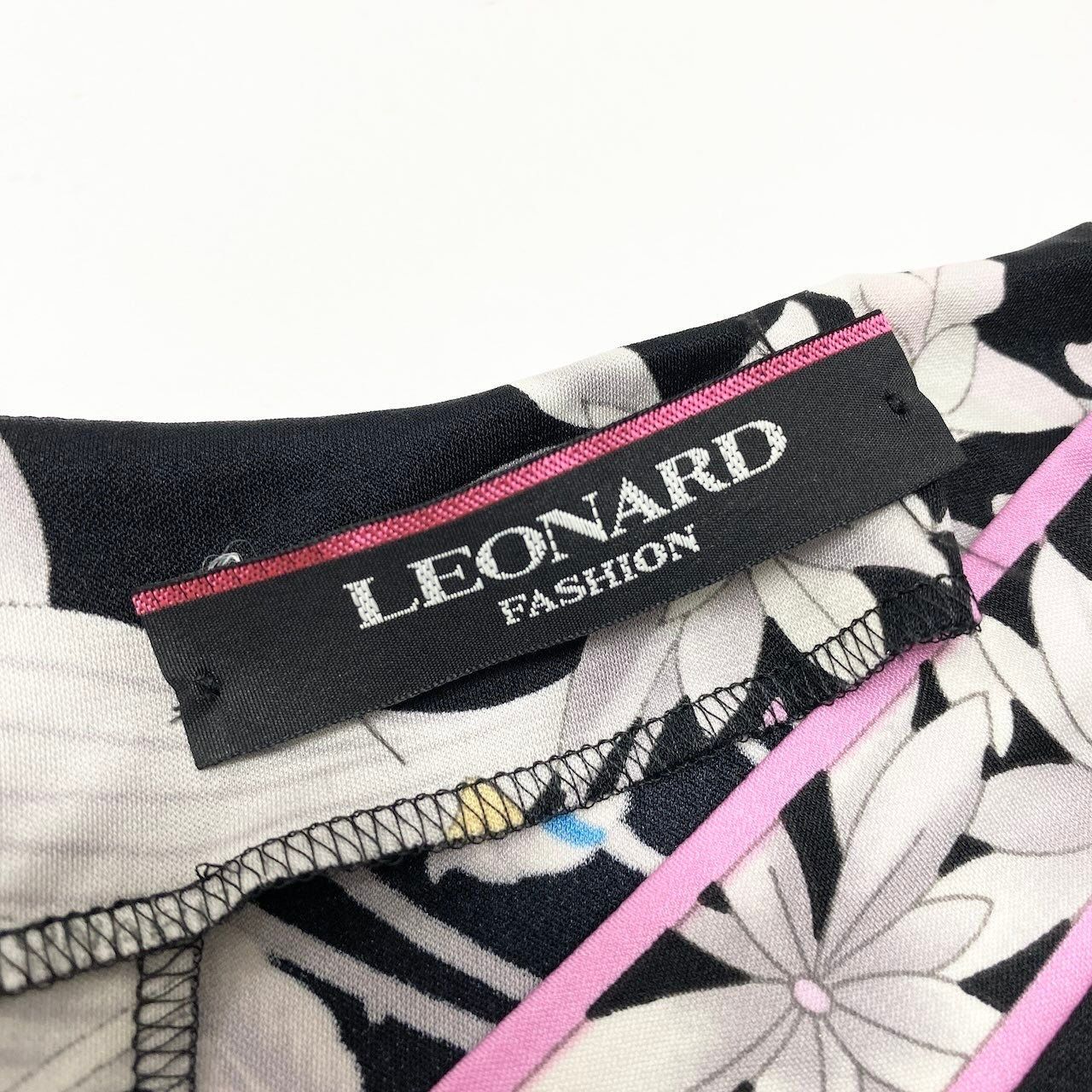 15d12 【美品】 LEONARD FASHION レオナール 膝丈ワンピース 美しい花柄プリント カンカン素材 日本製 サイズ42 ブラック レディース 女性用u02t