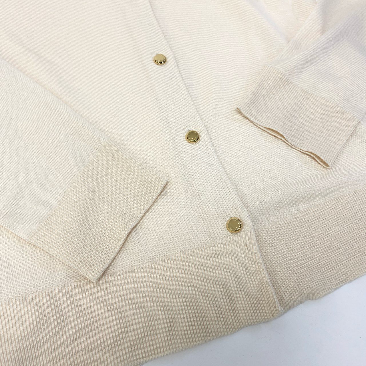 38a16 LOUIS VUITTON ルイヴィトン ロゴ入り金ボタン ハイゲージ ニットカーディガン 薄手カーディガン サイズXS アイボリー レディース トップスk02i