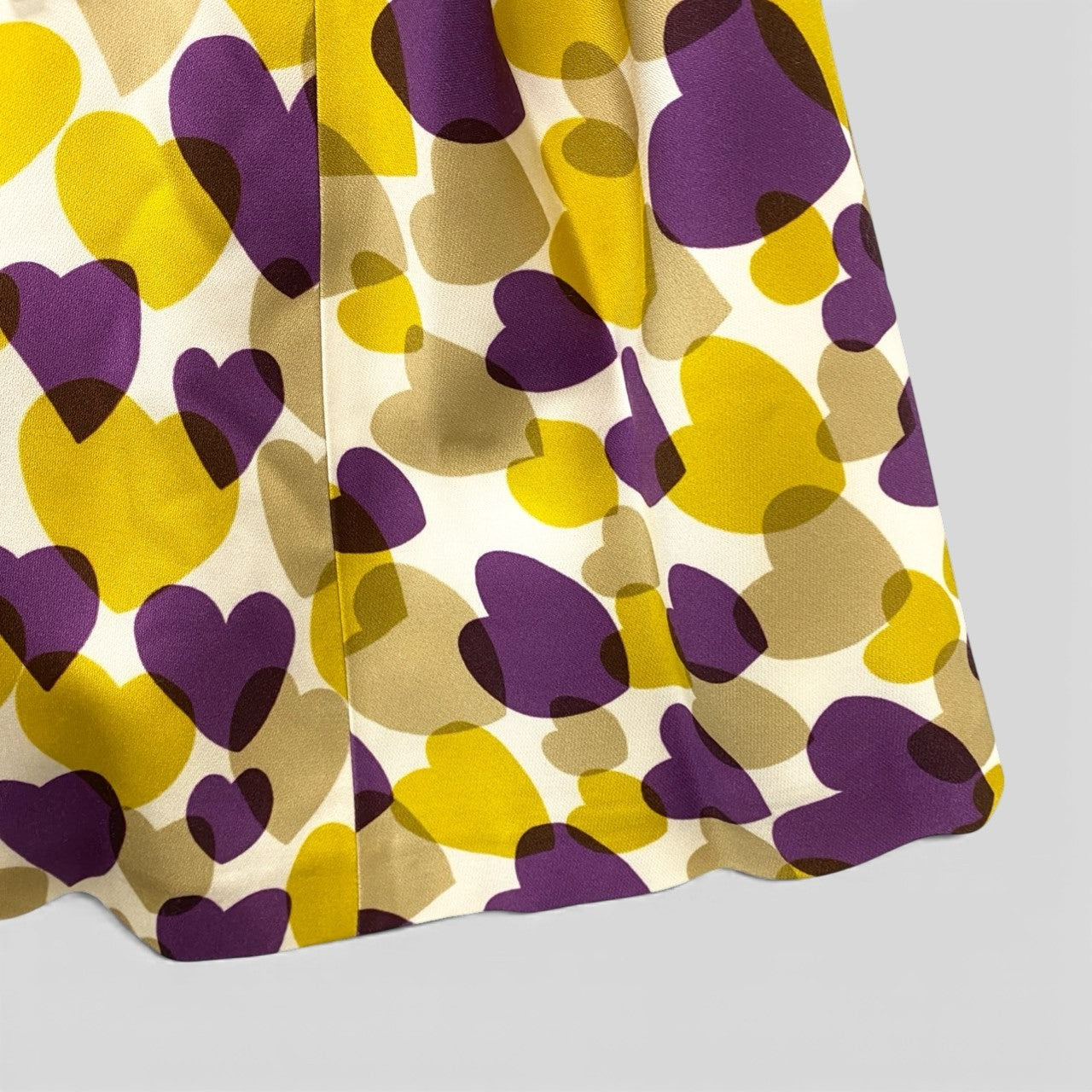 70b16 【未使用タグ付】 Salvatore Ferragamo サルヴァトーレフェラガモ ハート柄 フレアスカート 膝丈スカート 総柄プリント シルク混 レディース 女性用 サイズ40 マルチカラーu02t