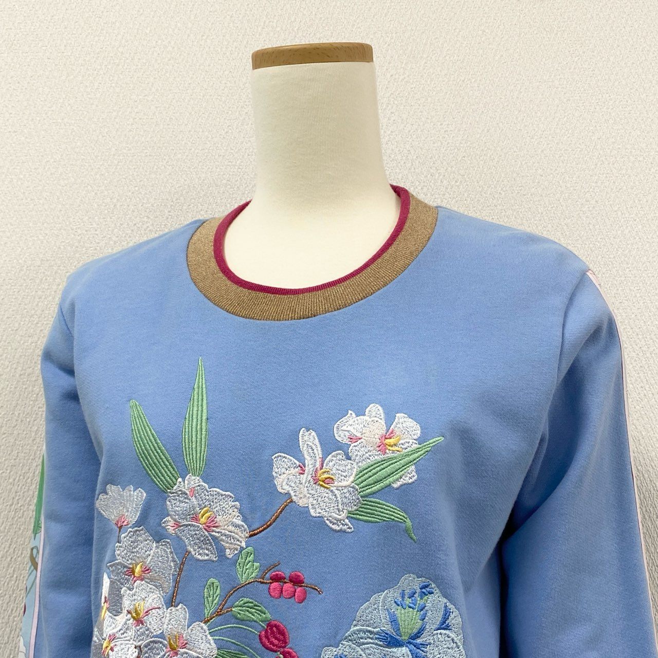 12i25 LEONARD PARIS レオナール 高級インポートライン 花柄刺繍 スウェット トレーナー トップス S ライトブルー レディースu02t