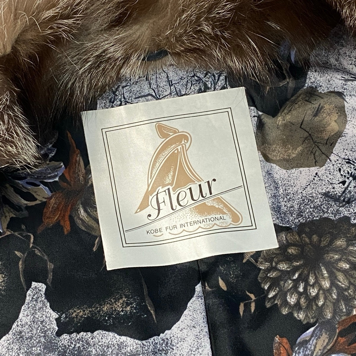 Ej26 【極美品】 Fleur KOBE FUR 毛皮コート ノーカラー シルバーフォックス 裏地総柄 サイズF FOX FUR 本毛皮 レディースu02t