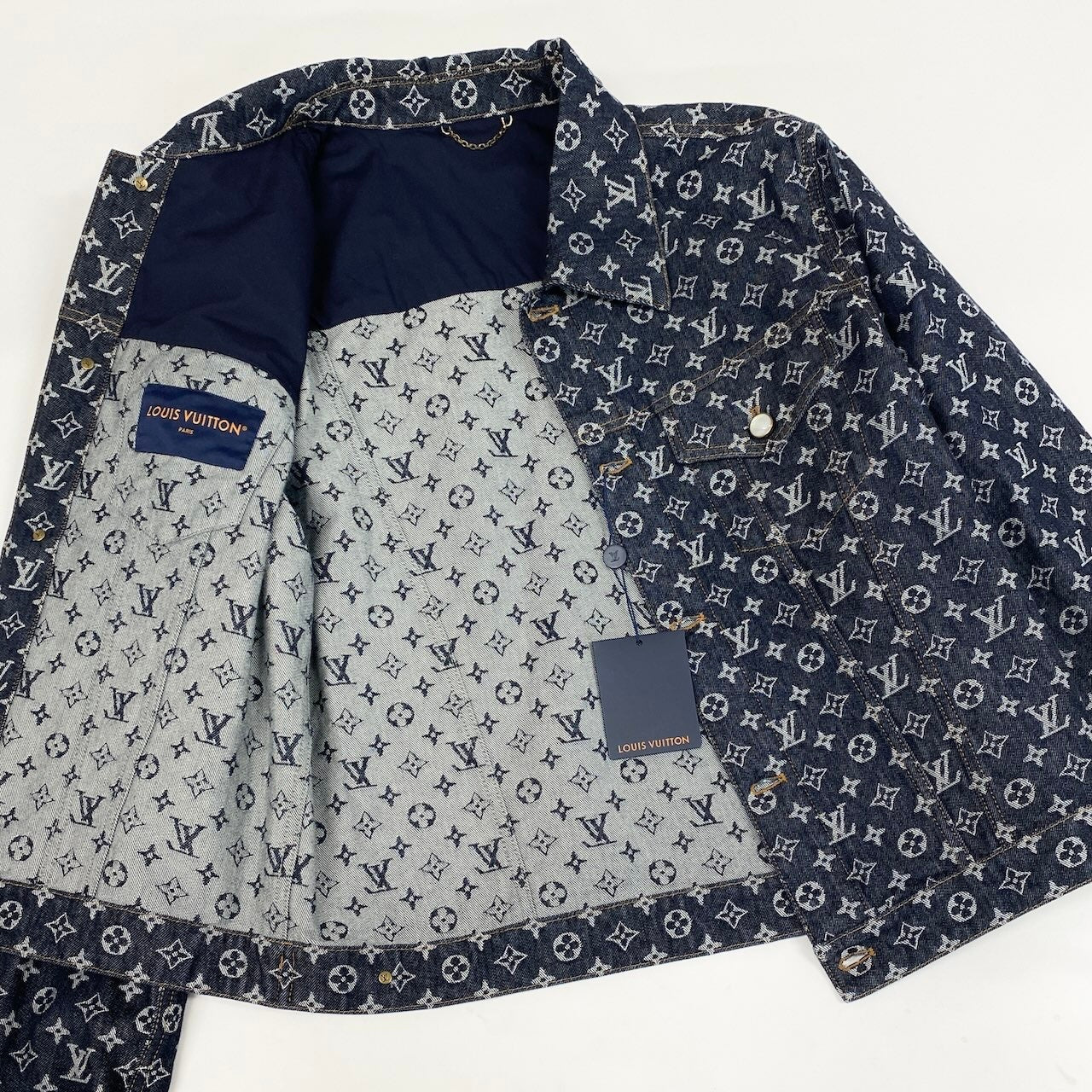 Id2 《未使用品》 LOUIS VUITTON ルイヴィトン 24AW モノグラム ジャガードデニムジャケット Monogram Jacquard Denim Jacket サイズ52 インディゴブルー タグ付t18r