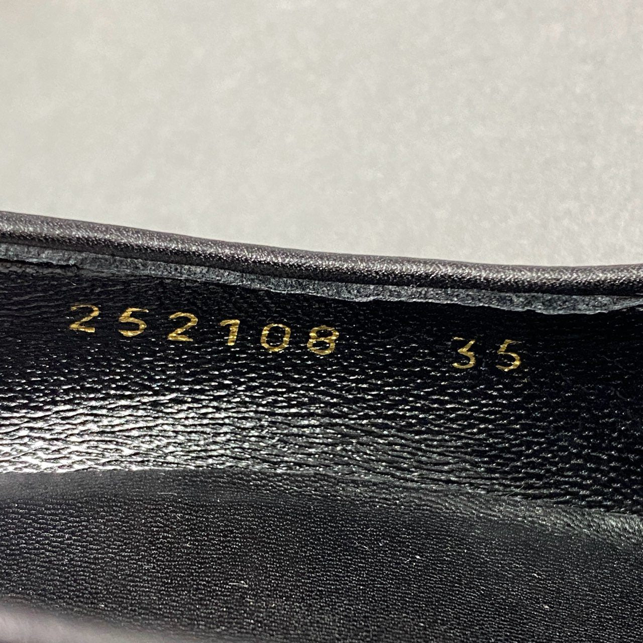 3k29 GUCCI グッチ ヒールパンプス イタリア製 GGロゴ ゴールド金具 型押しレザー Leather ハイヒール 252108 35 ブラック 本革