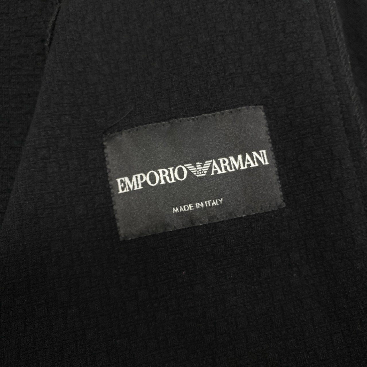 60c6 EMPORIO ARMANI エンポリオアルマーニ テーラードジャケット ブレザー エンボス加工 48サイズ ブラック メンズ 男性用u02t