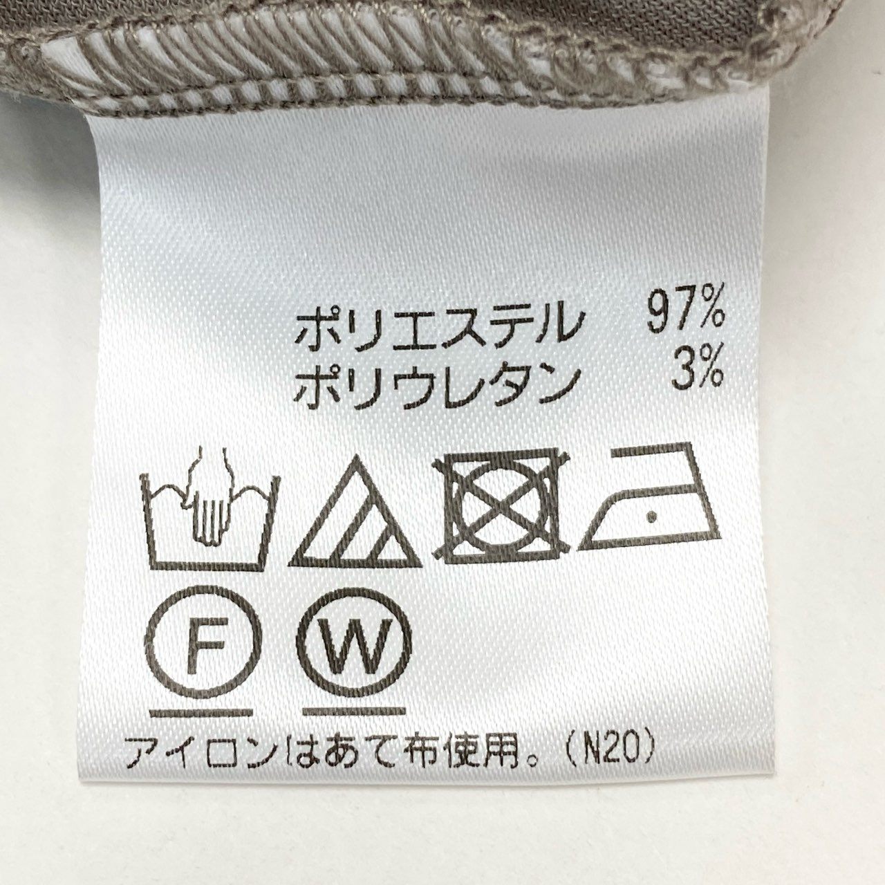 26k27 TOKUKO1er VOL トクコプルミエヴォル ノースリーブワンピース フレアワンピース 襟フリル アルファベットプリント レディース 女性用 9 ベージュ系u02t