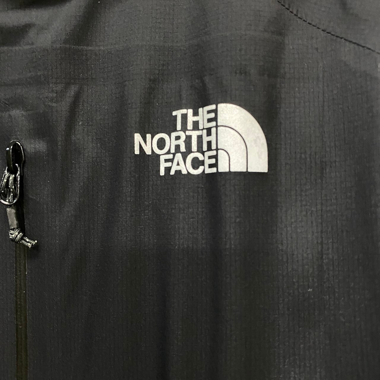73e15 THE NORTH FACE ザノースフェイス トレイルランニング ジャケット エンデュランスフーディ NP11975 Mサイズ ブラック レッド ナイロン100％ メンズ 男性用t18r