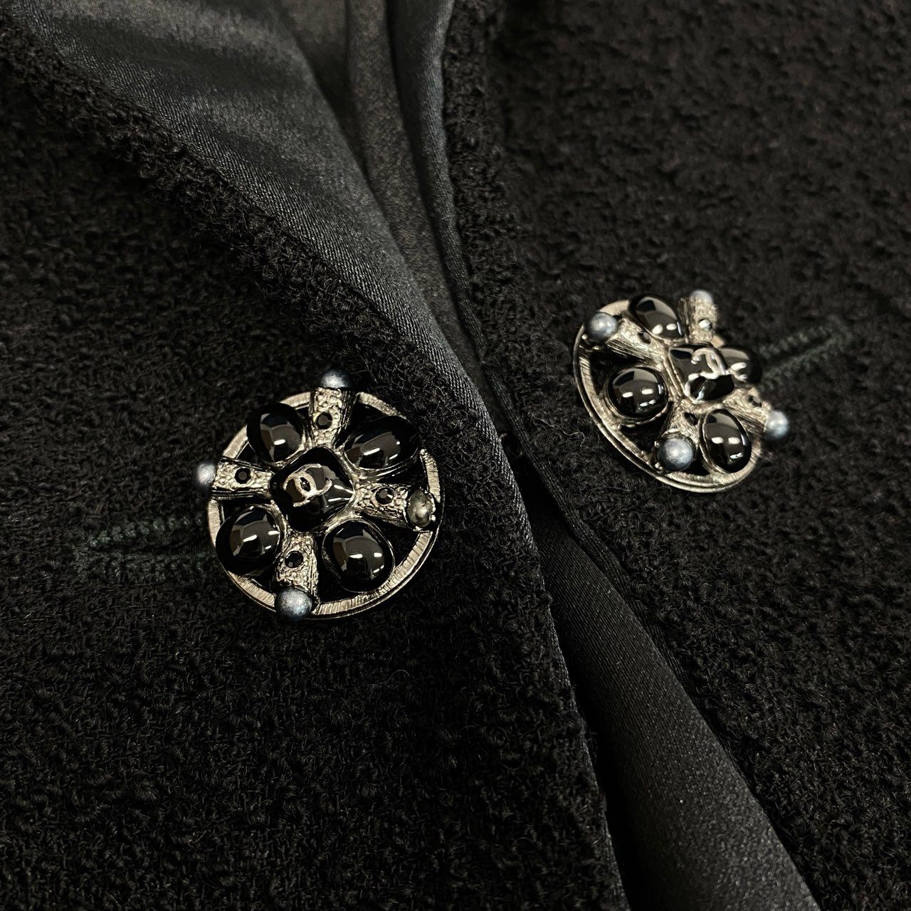 Ca14 CHANEL シャネル 2006年 P29135 グリポアボタン ウエストシェイプデザイン ツイードコート サイズ36 ブラックta1