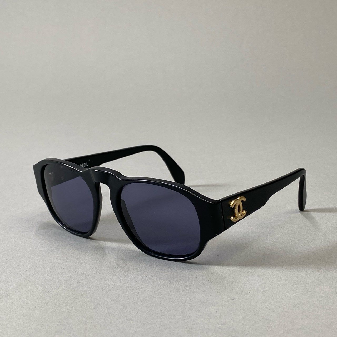 j3 CHANEL シャネル ココマーク サングラス ブラック ゴールド 眼鏡 メガネ アイウェア 保存袋付t18r