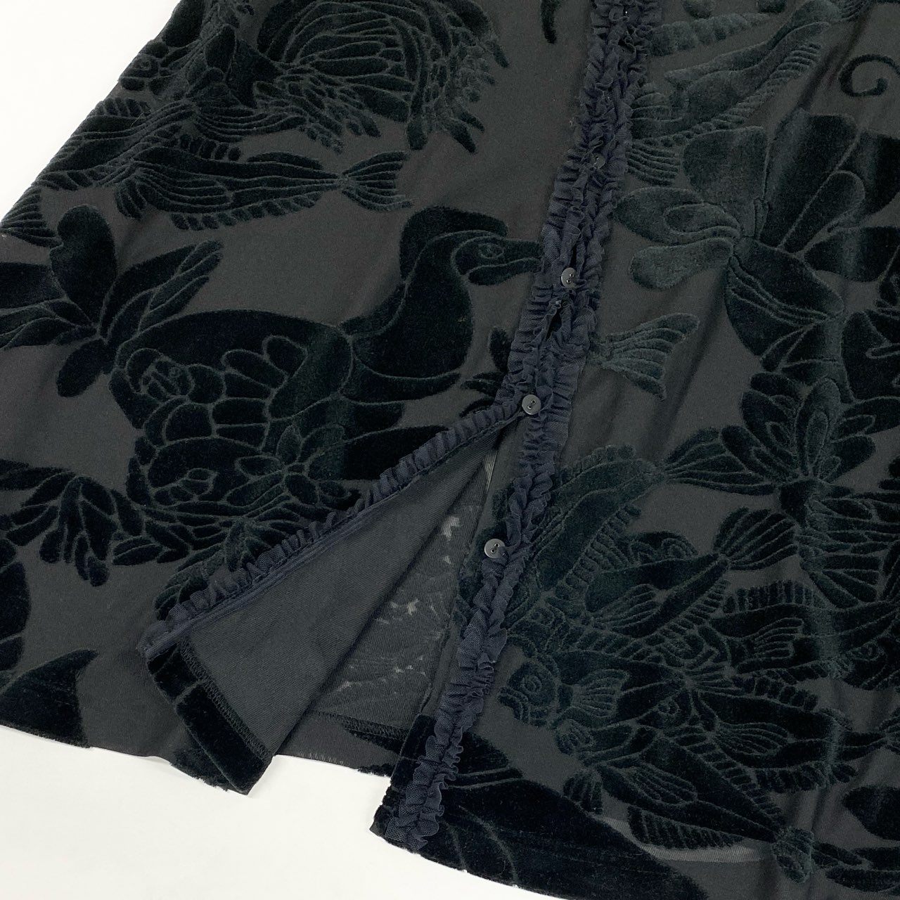 77b27 TOKUKO 1er VOL トクコプルミエヴォル ノーカラー ロングジャケット シアージャケット ロングカーディガン ベロア切替 レース 魚 総柄 レディース 女性服 サイズ9 ブラックu02t