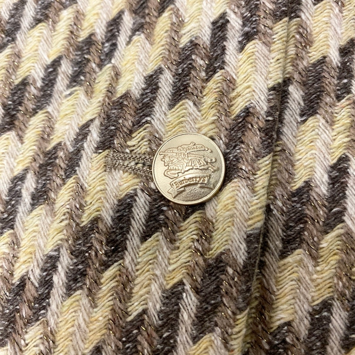 77g23 BURBERRY LONDON BLUE LABEL バーバリーロンドン ブルーレーベル ストライプ柄 ニットジャケット 刻印 金ボタン サイズ38 マルチカラー レディースo07t