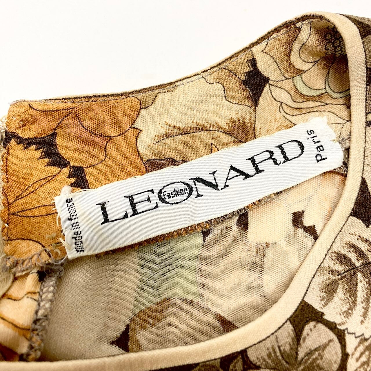 80d13 LEONARD PARIS レオナール 長袖ワンピース ロングワンピース 花柄プリント 総柄 ウエスト切替 マルチカラー シルク100％ レディース 女性用o07t