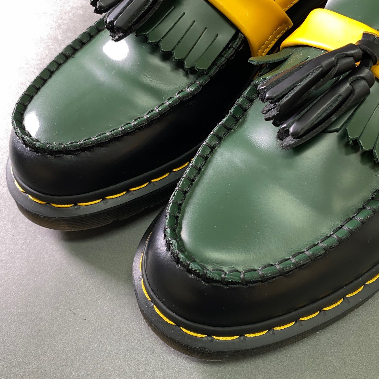 6l20 《美品》 Dr.Martens ドクターマーチン ADRIAN エイドリアン タッセルローファー 27308001 UK9 ブラック グリーン イエロー レザー シューズ  靴 箱付き