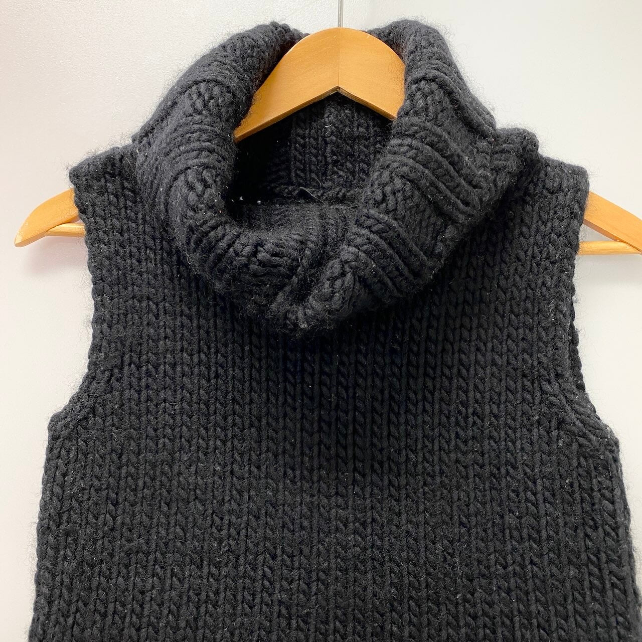 75e18 GUCCI グッチ ノースリーブニットセーター ローゲージ ハイネック イタリア製 XSサイズ ブラック レディース 女性用u02t