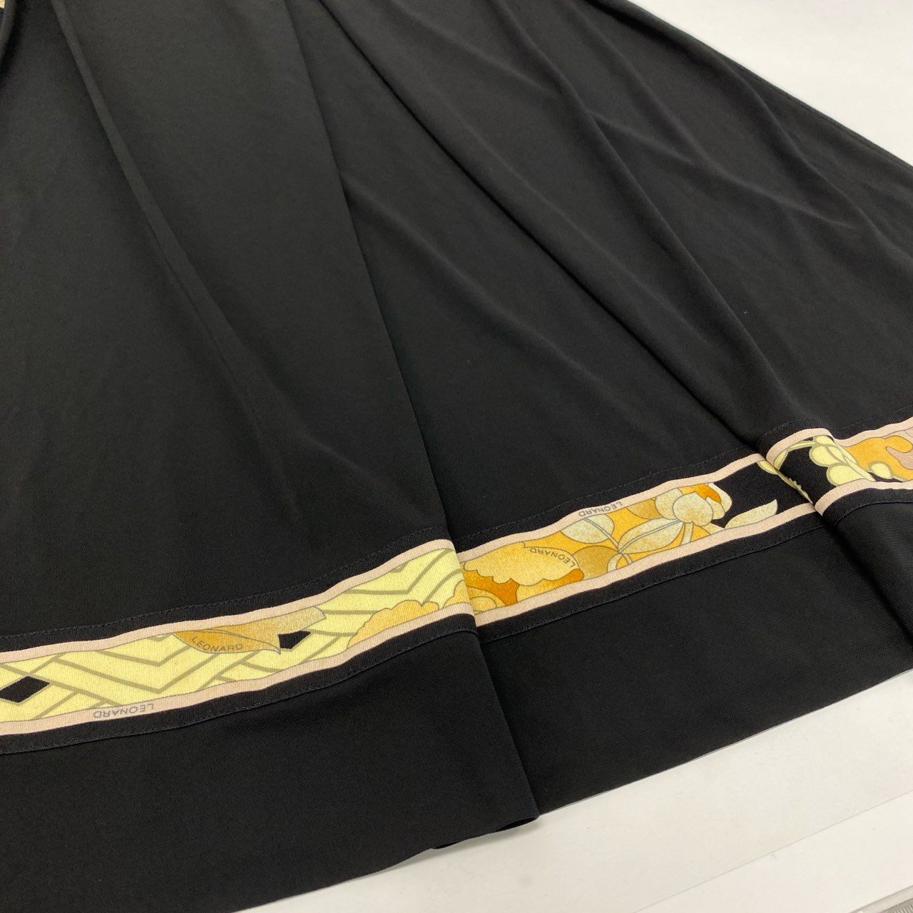 38k16 LEONARD レオナール 五分袖ワンピース フレアワンピース  膝丈 スクエアVネック 42サイズ ブラック レディースu02t