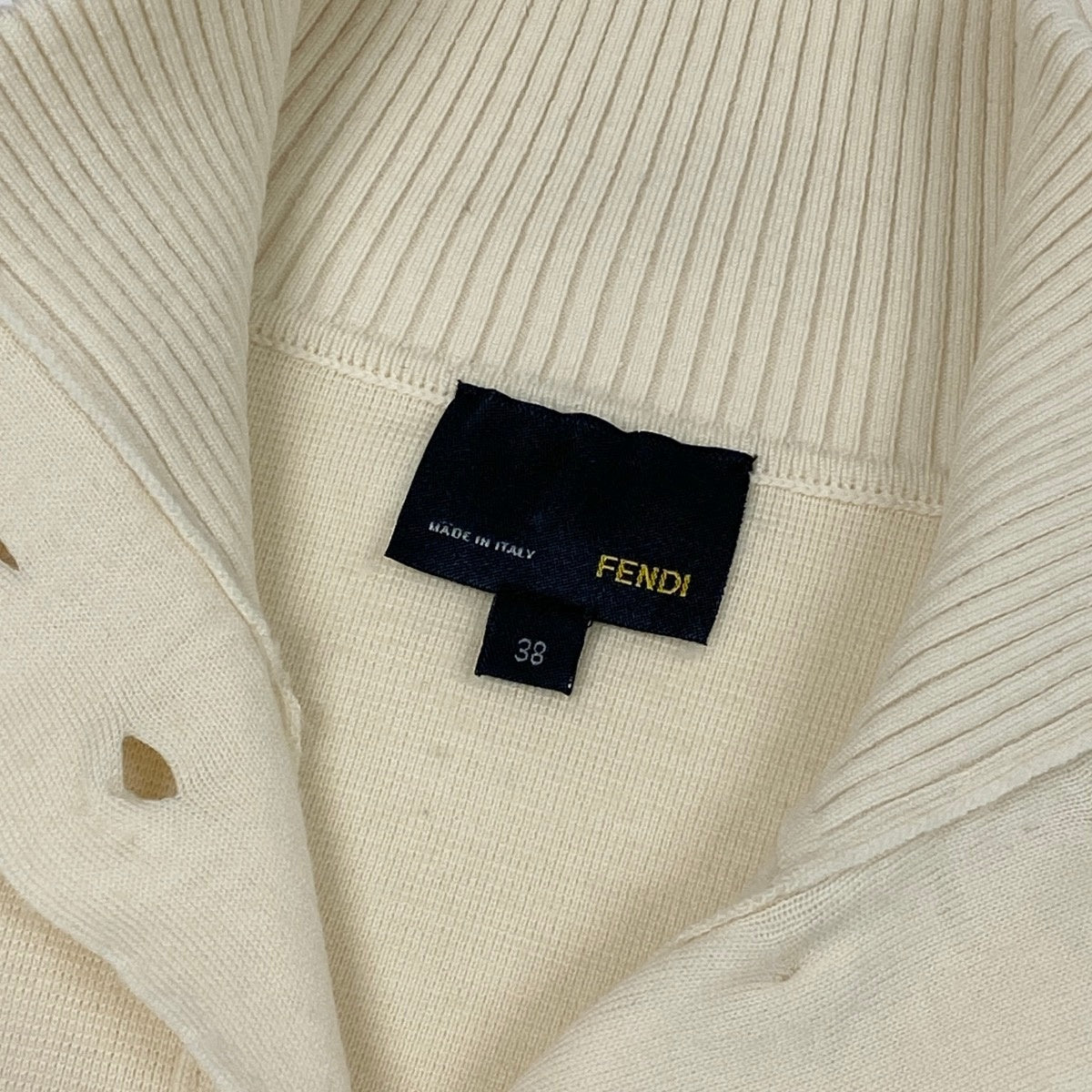 Ei4 【美品】 FENDI フェンディ ロングスリーブ ニットチュニック ロゴボタン サイズ38 アイボリー ウール100％ レディースk02i