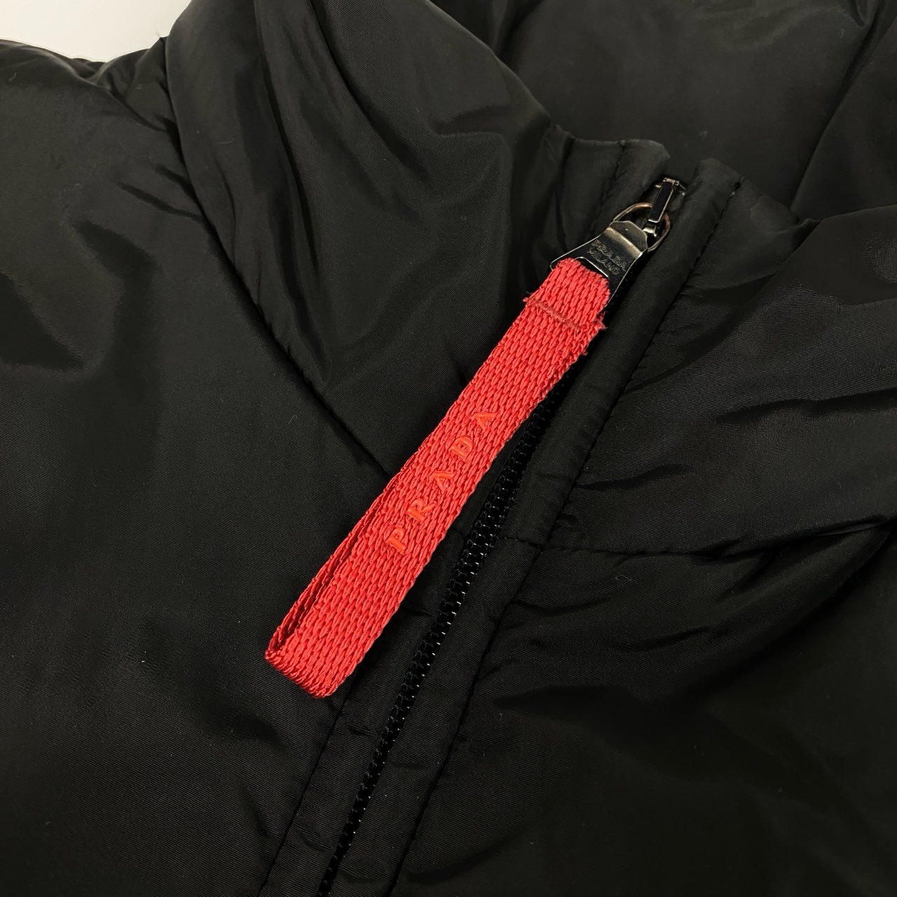 24L22 PRADA プラダ ナイロンジャケット 中綿ジャケット フーディー ダブルジップ アウター イタリア製 40サイズ ブラック メンズ 男性用o07t