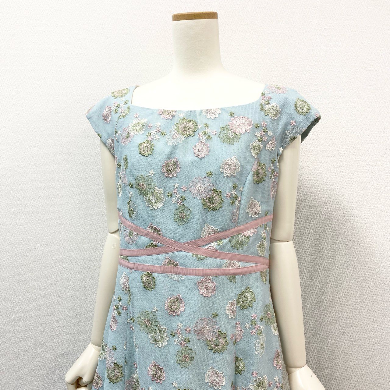 45j10 TOCCA トッカ フラワー刺繍 フレアワンピース フレンチスリーブワンピース 花柄 レース レディース 女性用 6 ライトブルーu02t