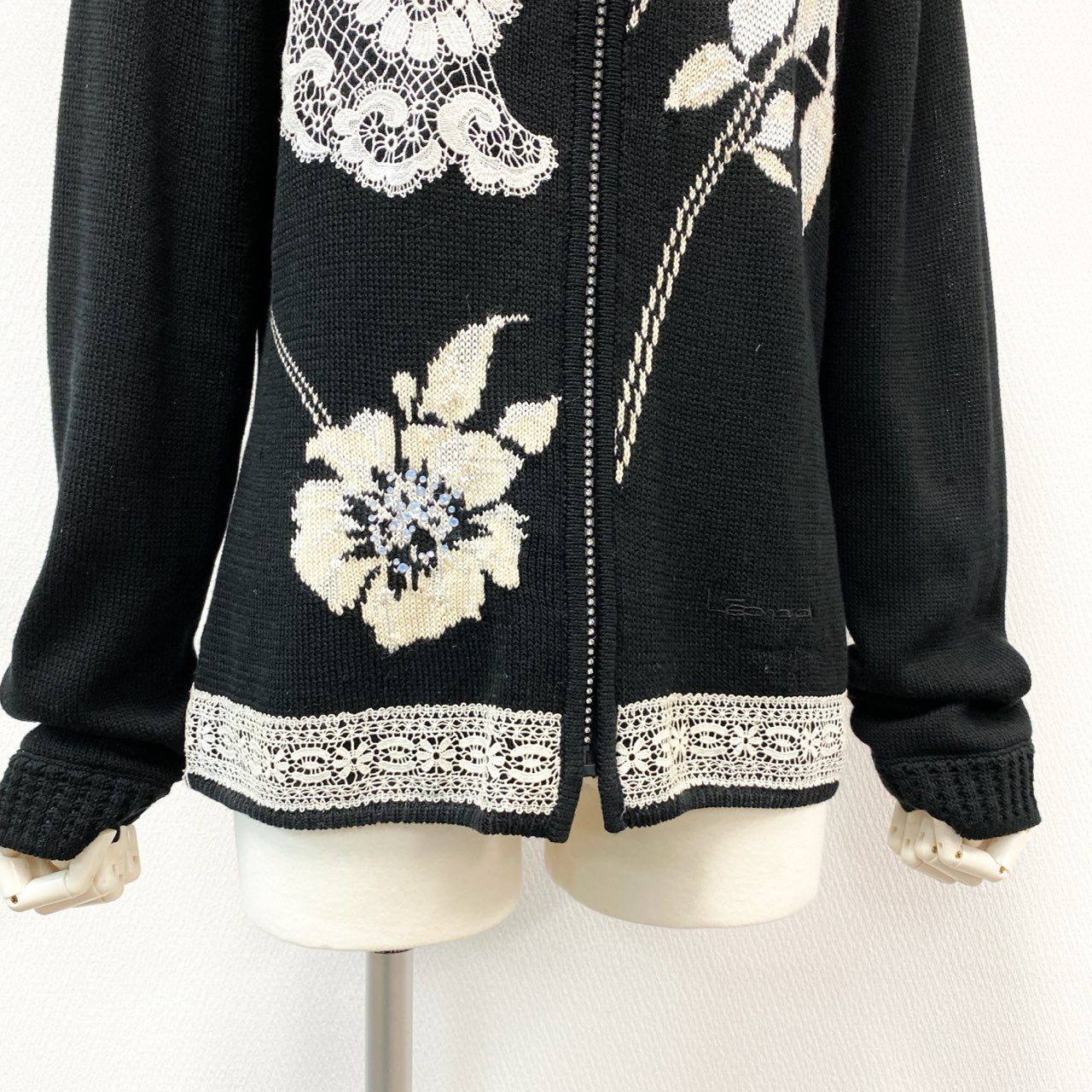 59k1 LEONARD FASHION レオナール ファッション 花柄刺繍 ラインストーン ジップアップ ニットジャケット セーター 日本製 Lサイズ ブラック コットン シルク レディースo07t