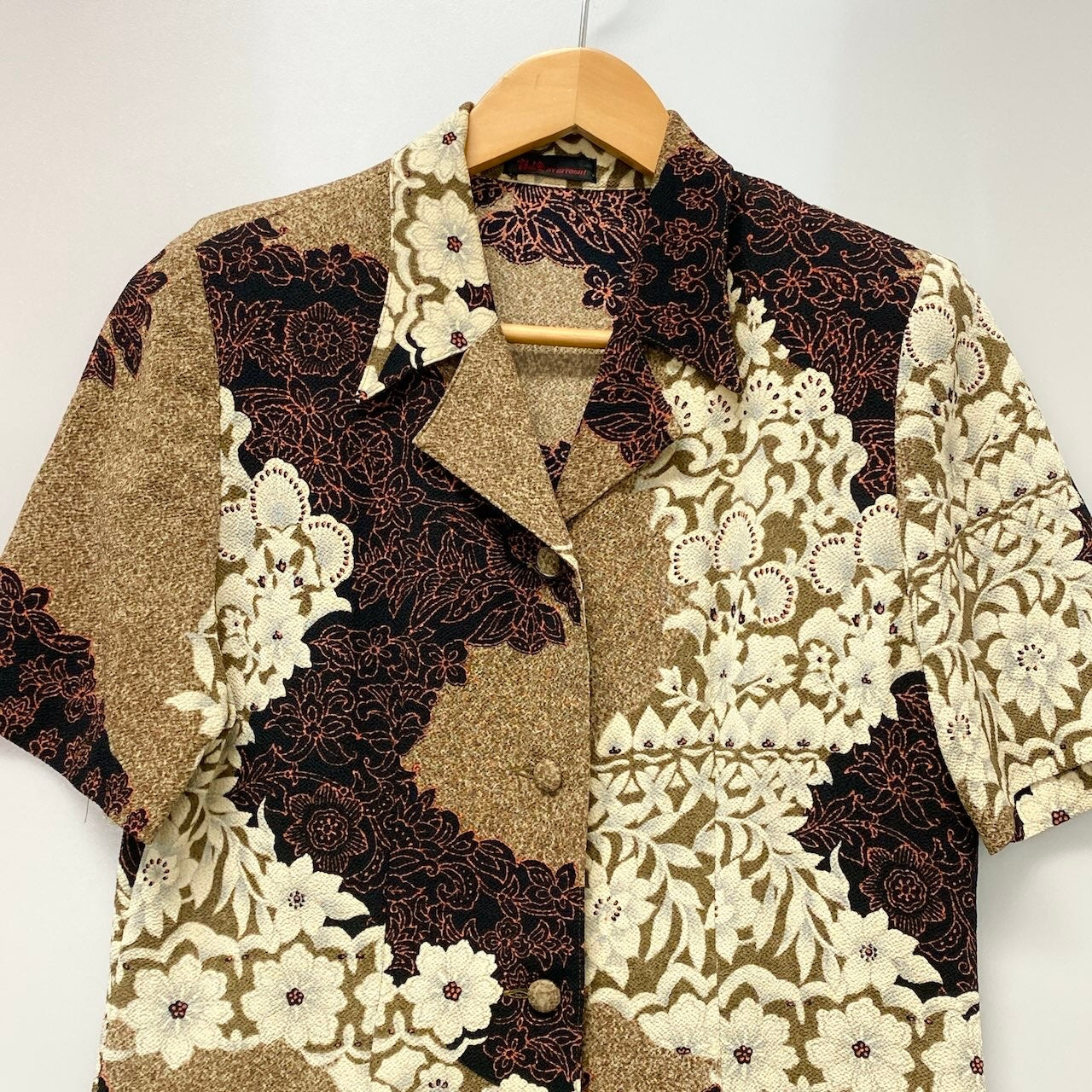 67e14【美品】詩仙堂 シセンドウ 半袖シャツワンピース ちりめん素材 総柄 日本製 ベージュ系 ポリエステル100％ レディース 女性用u02t