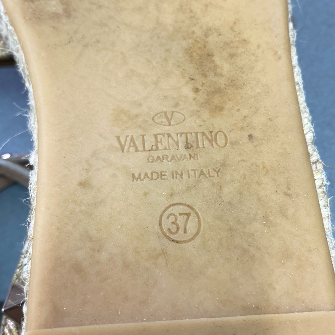 2k9 《美品》 VALENTINO GARAVANI ヴァレンティノ ガラヴァーニ エスパドリーユ スタッズストラップ レザーシューズ 37 ゴールド leather イタリア製