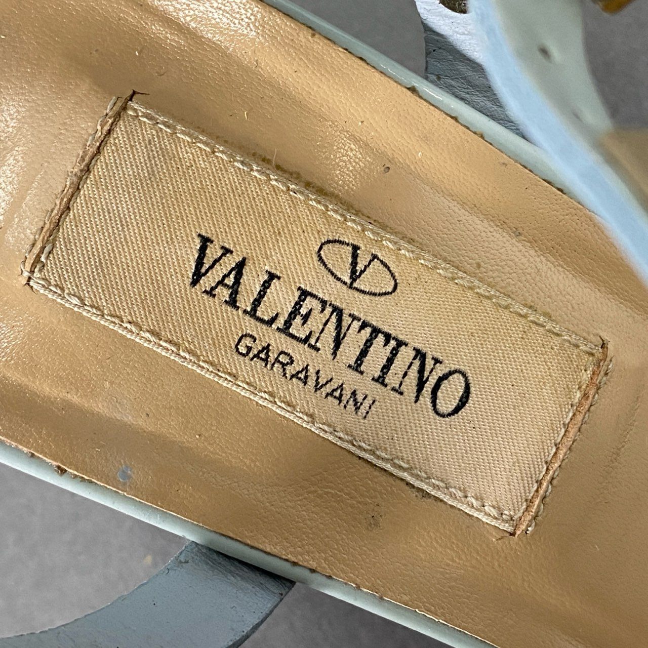 3f17 VALENTINO GARAVANI ヴァレンティノ ガラヴァーニ ロックスタッズ ストラップヒールサンダル 35 ライトブルー エナメル イタリア製 シューズ