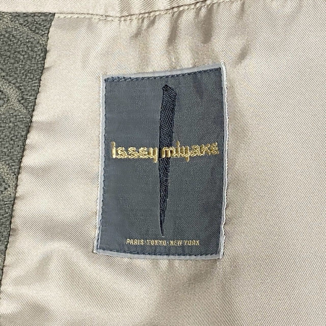 22a23 ISSEY MIYAKE イッセイミヤケ マルチジャガード コート ジャガード 筆タグ アーカイブ 7 グレー レディースu02t