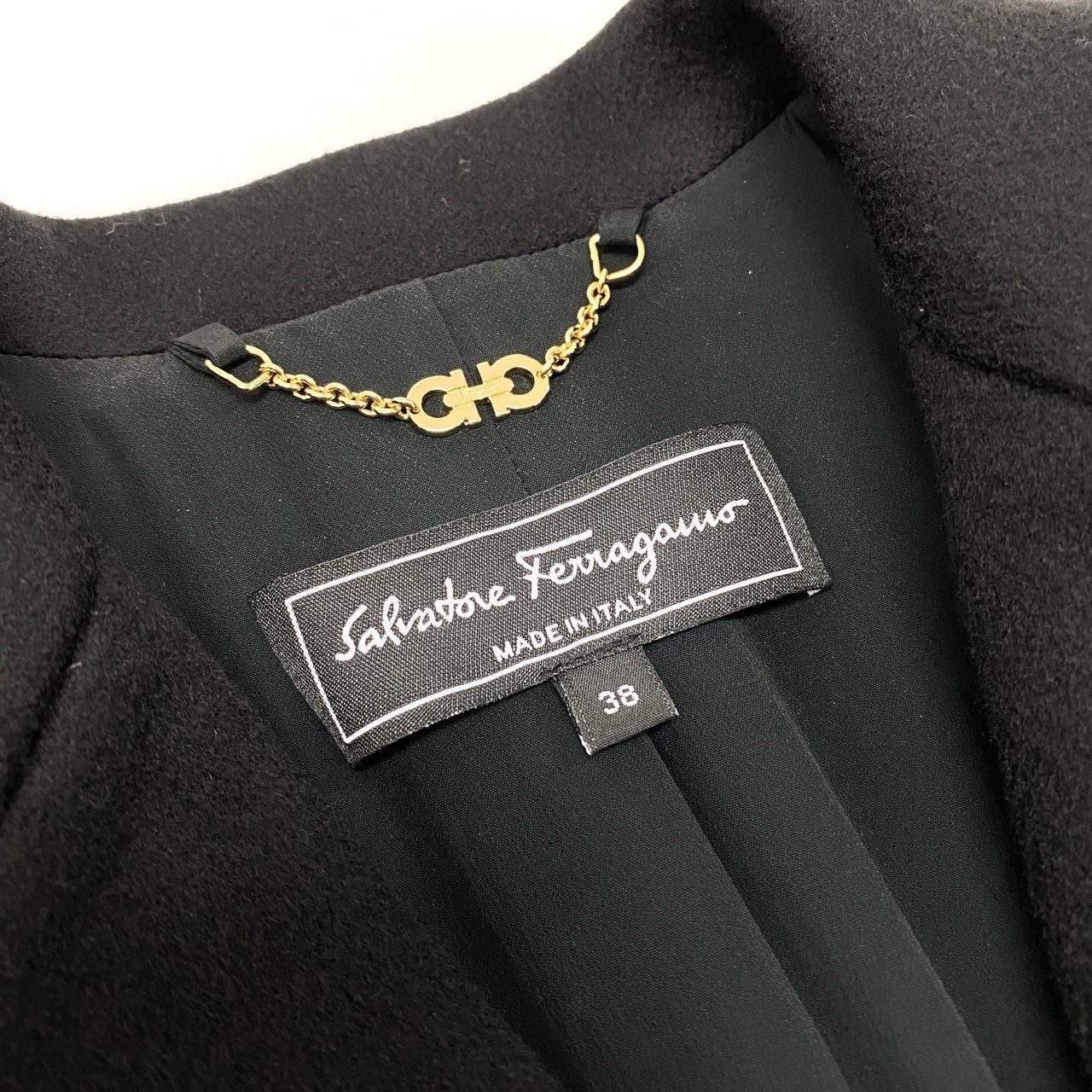 24k28《美品》 Salvatore Ferragamo サルヴァトーレフェラガモ チェスターコート ロングコート レザーベルト 38 ブラック カシミヤ100 レディース イタリア製u02t