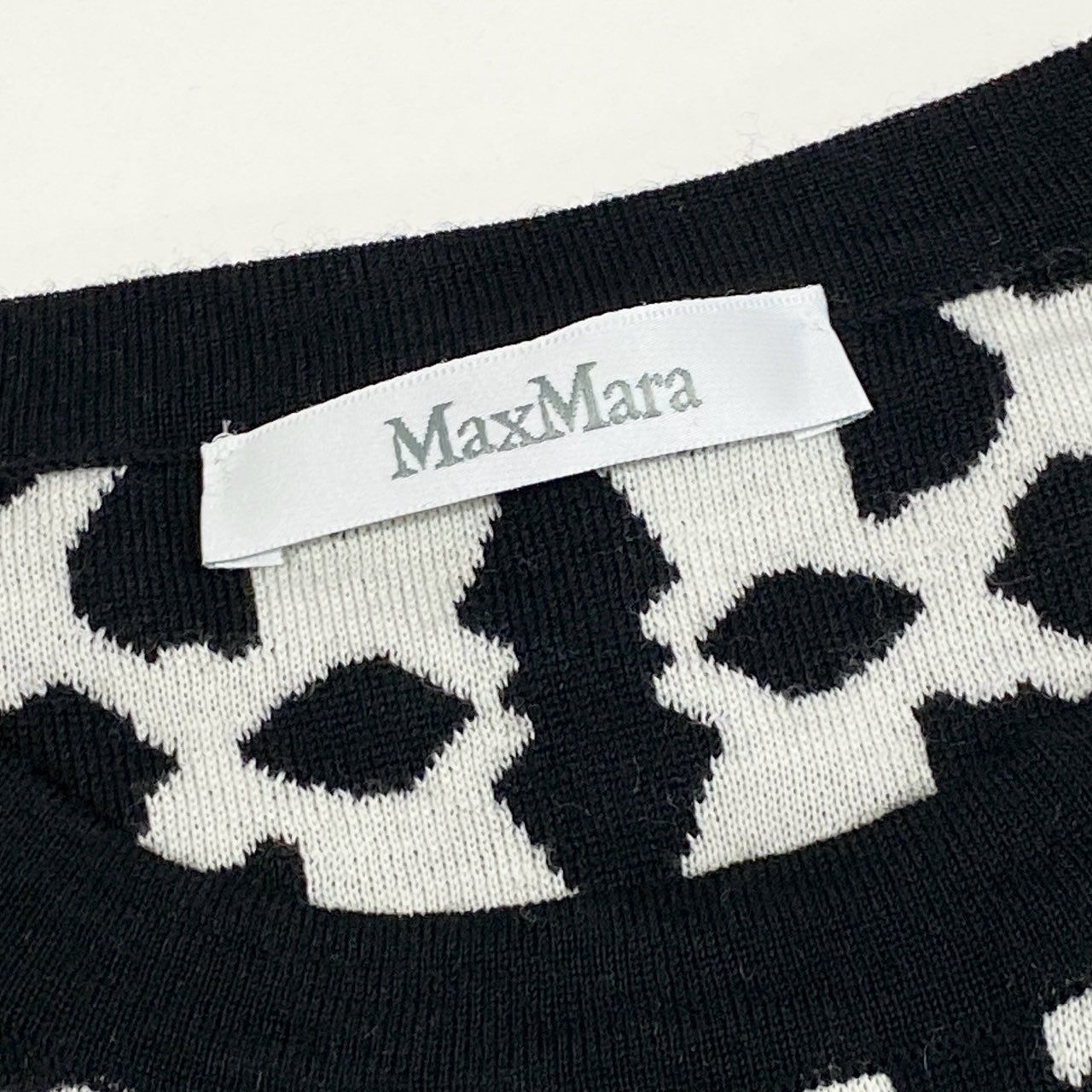 46L8【美品】MaxMara マックスマーラ 半袖ニット ニットセーター 総柄 幾何学模様 Sサイズ ブラック ホワイト ウール100％ レディースk02i