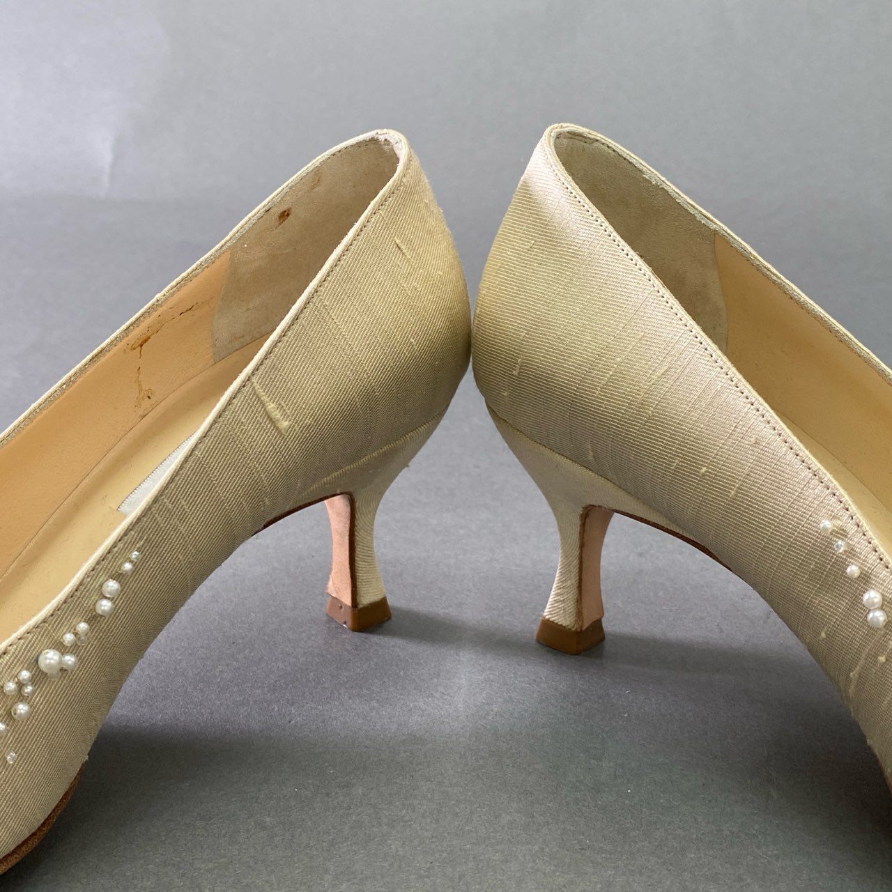 5j10 《美品》 JIMMY CHOO ジミーチュウ パールビーズ パンプス 36 1/2 ベージュ セレモニー 結婚式 シューズ イタリア製