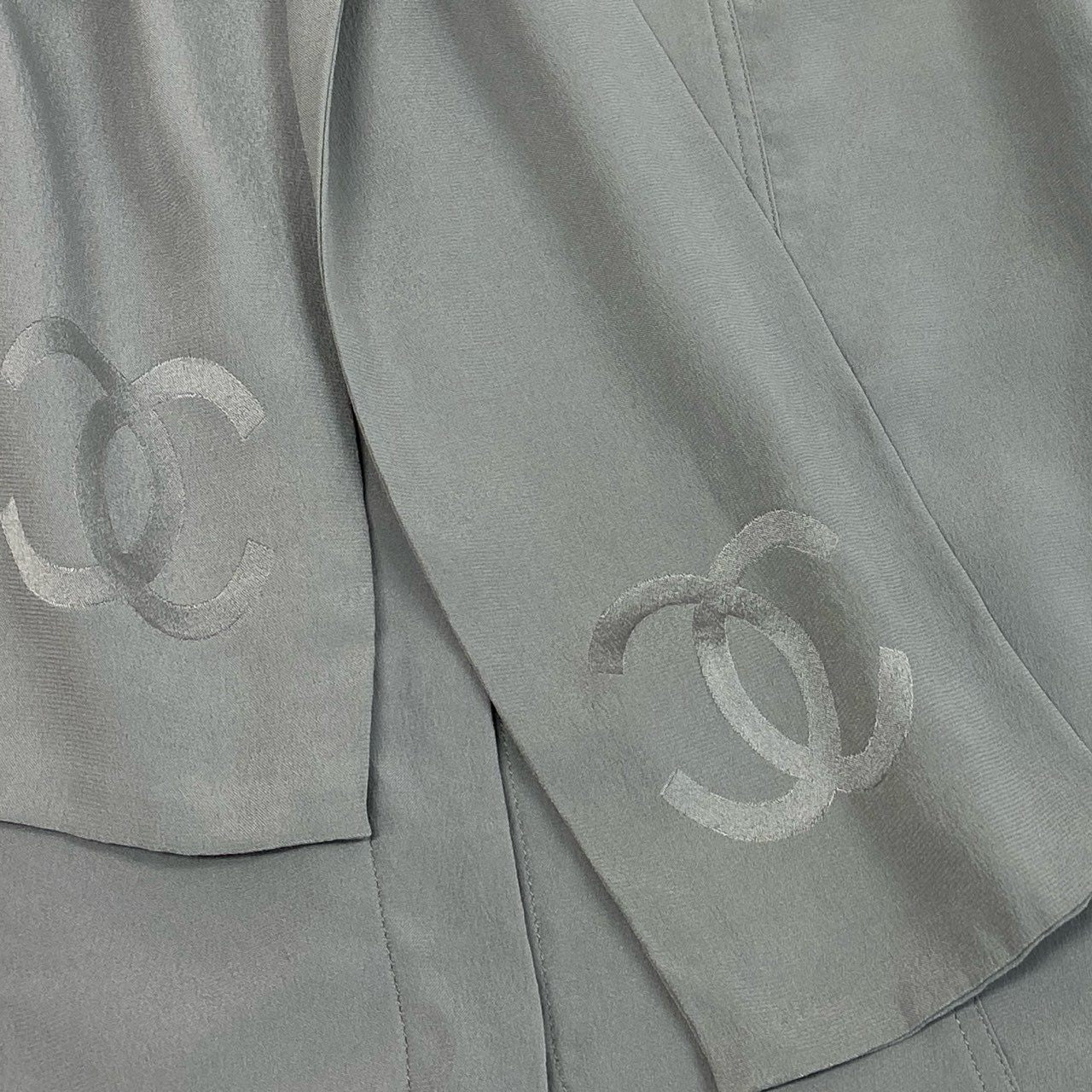 b26 CHANEL ヴィンテージ シャネル 90s ココマーク デカココ ボウタイブラウス シルクブラウス M相当 グレー シルク レディース トップスta1